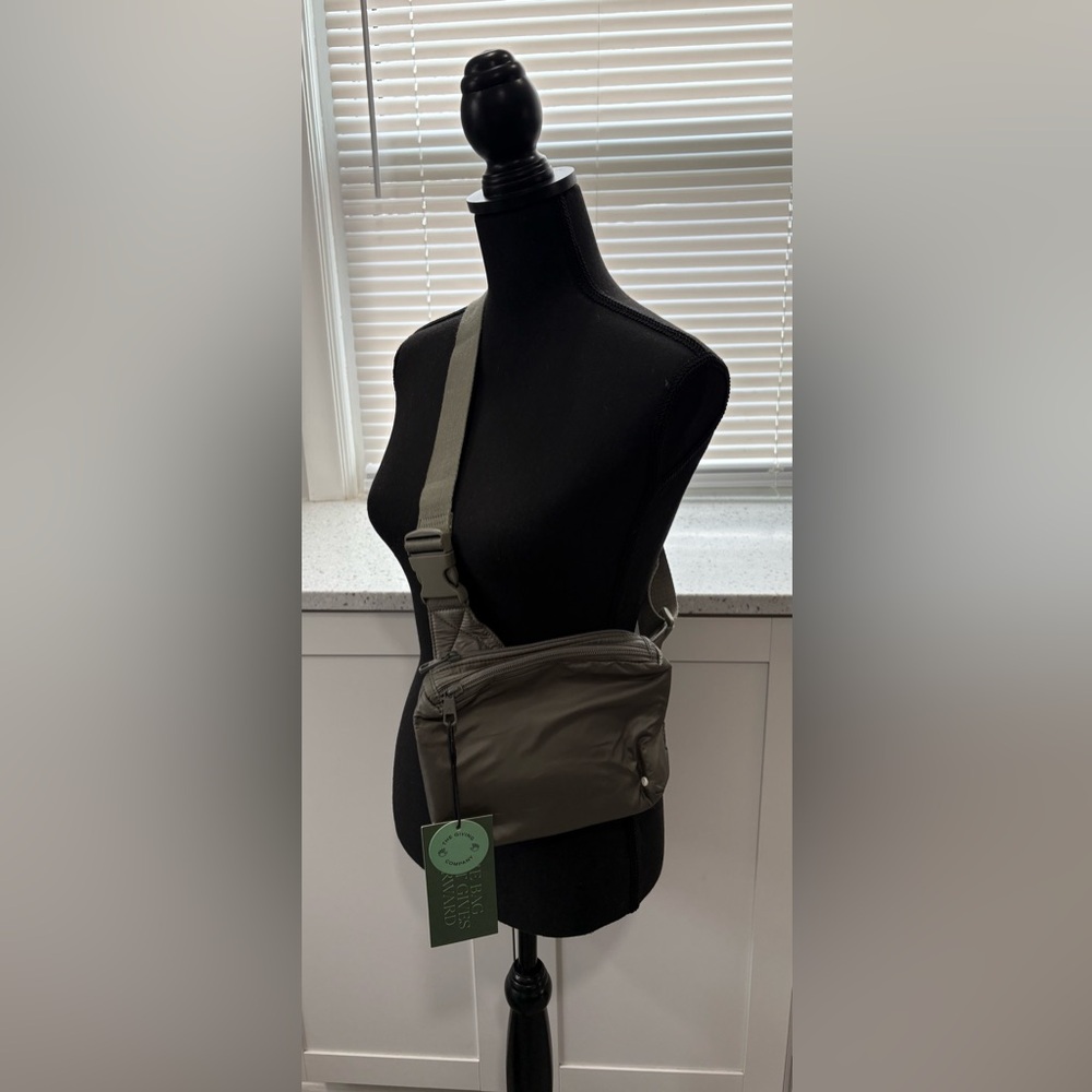 NWT State Lorimer Crossbody in Olive Green - Minimal Everyday Carry